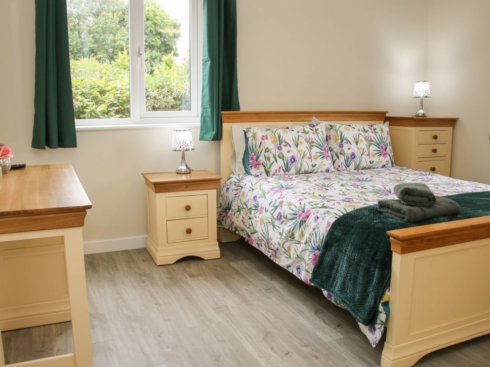 Holly Lodge, Montgomery - for rent with hot tub