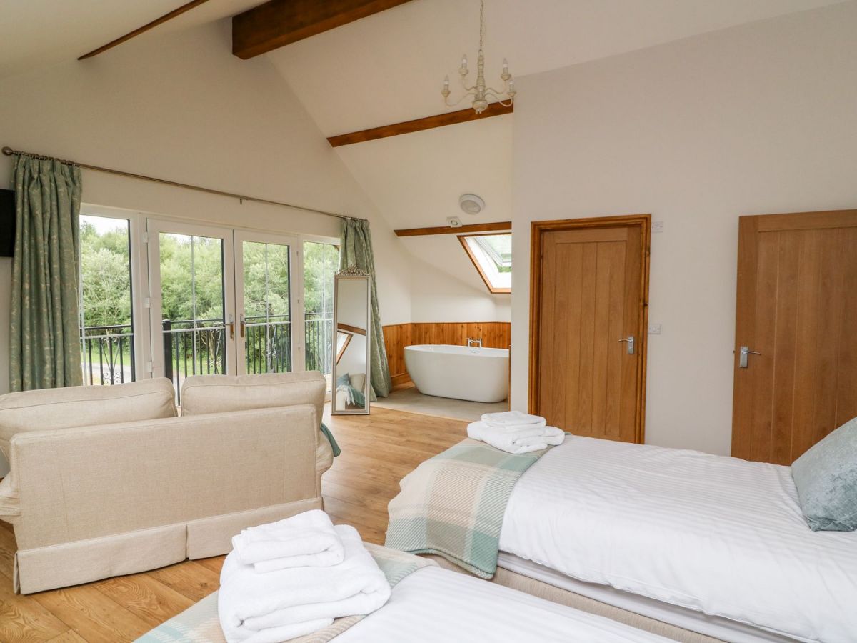 Lapwing Lodge Rhayader, Powys Self Catering Holiday Lodges