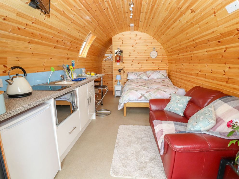 Little Leadbrook Farm in Flint - for rent with hot tub