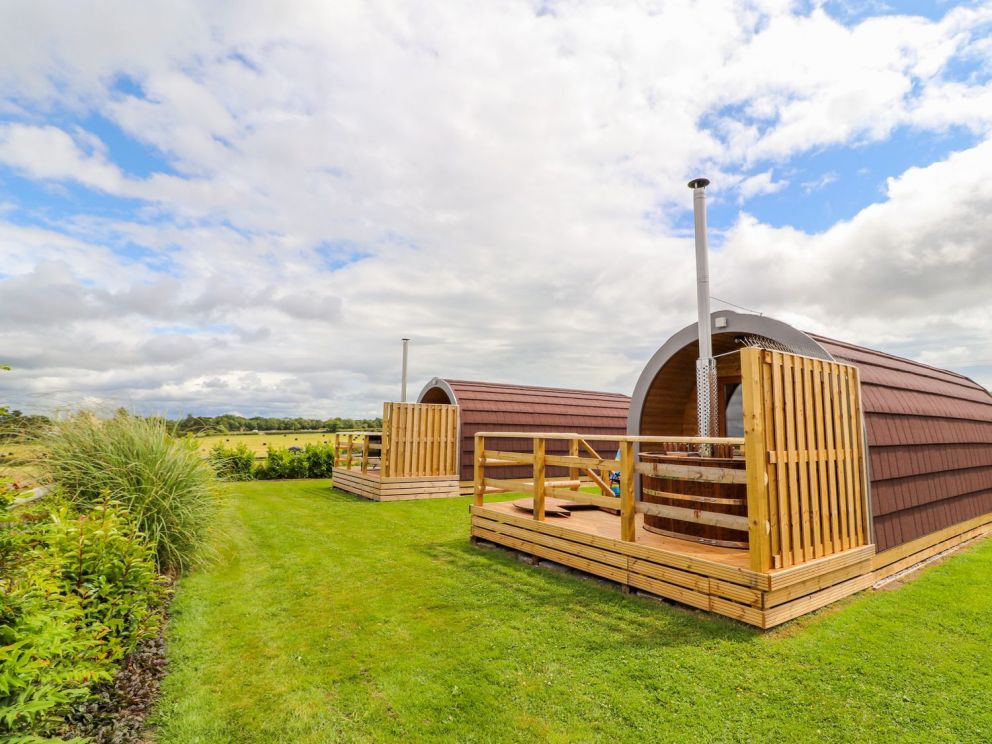 Little Leadbrook Farm in Flint - for rent with hot tub