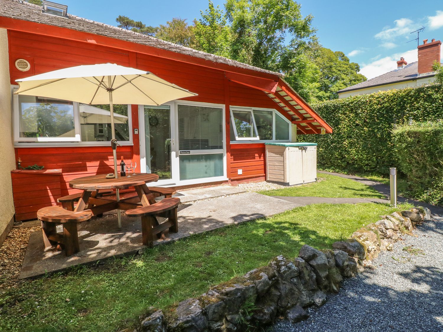 Llanteglos Estate Narberth, Pembrokeshire Self Catering Holiday Lodges