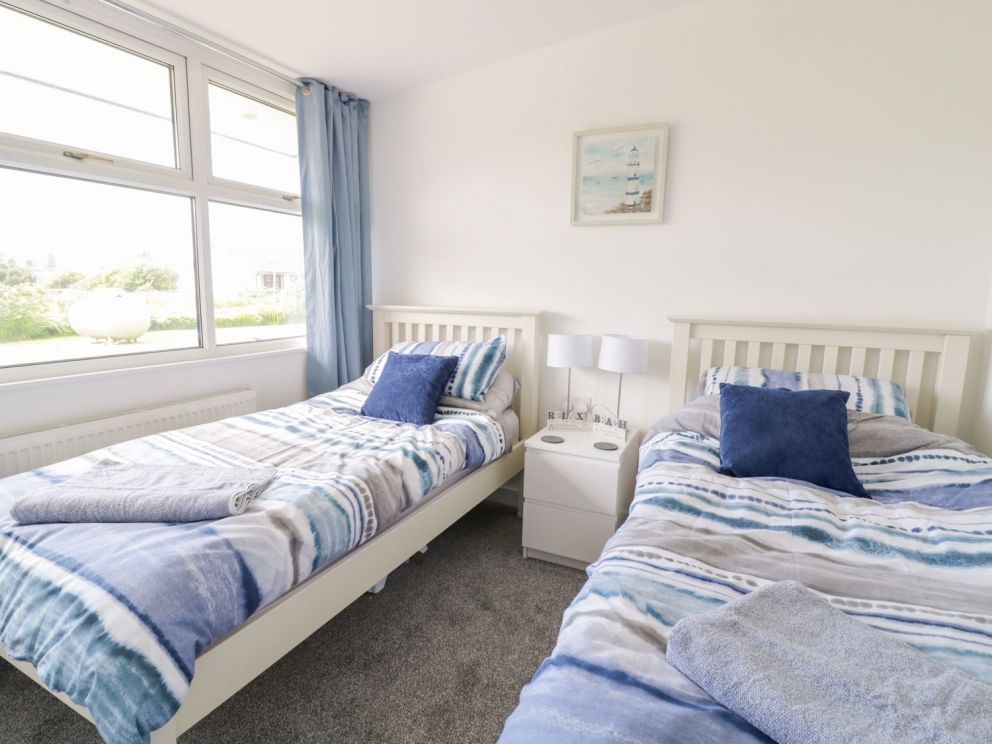 Llarios in Fairbourne - for rent with fire pit and bbq