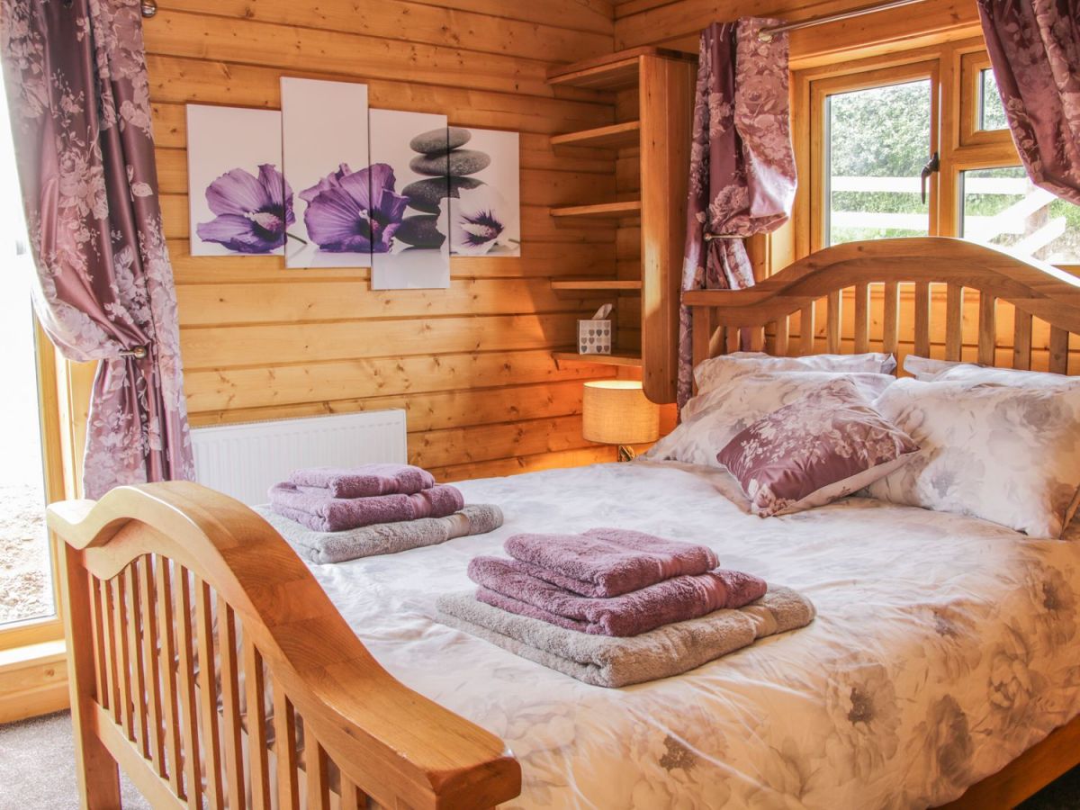 Manor Farm Lodges Newtown, Powys Self Catering Holiday Lodges