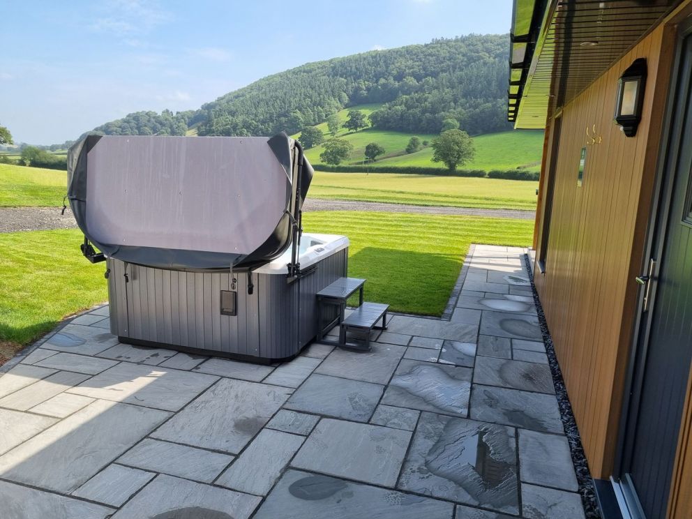 Meadow View in Meifod - for rent with hot tub and wood burning stove
