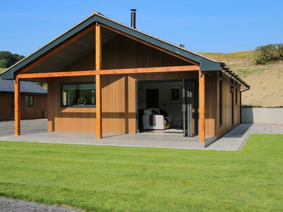 Meadow View in Meifod - for rent with hot tub and wood burning stove