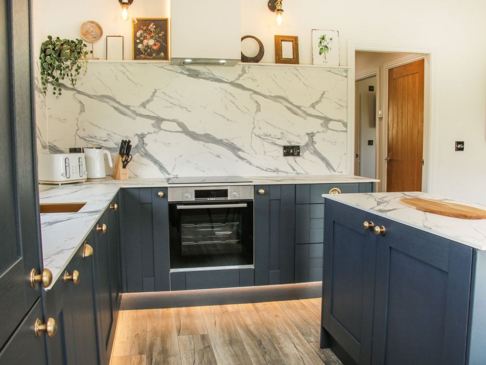 Meadow View in Meifod - for rent with hot tub and wood burning stove