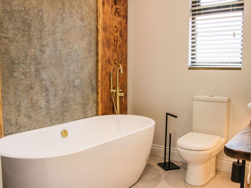 Meadow View in Meifod - for rent with hot tub and wood burning stove