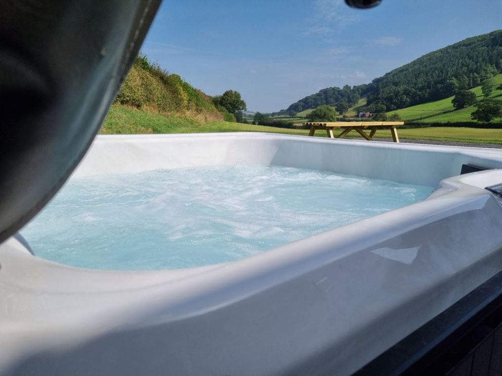 Meadow View in Meifod - for rent with hot tub and wood burning stove