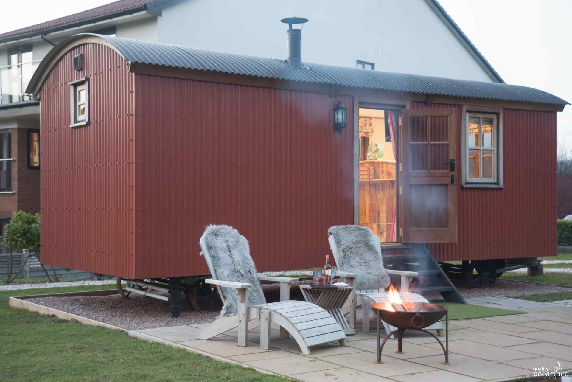 Parkway Shepherds Hut Cwmbran, Monmouthshire Self Catering Holiday Lodges