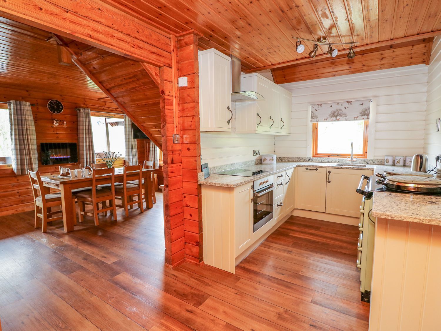 Pines Pitch Knighton, Powys Self Catering Holiday Lodges