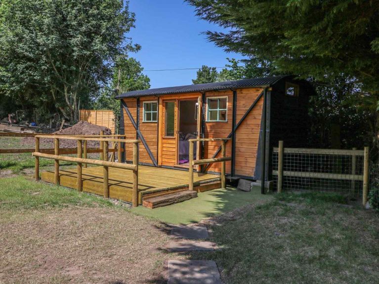 Railway Carriage Abergavenny, Monmouthshire Self Catering Holiday