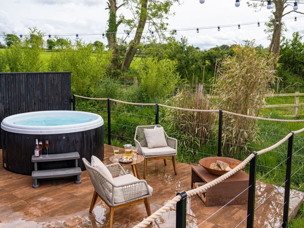 Rusty Boathouse - for rent in Mid-Wales lakeside with decking, jetty and hot tub