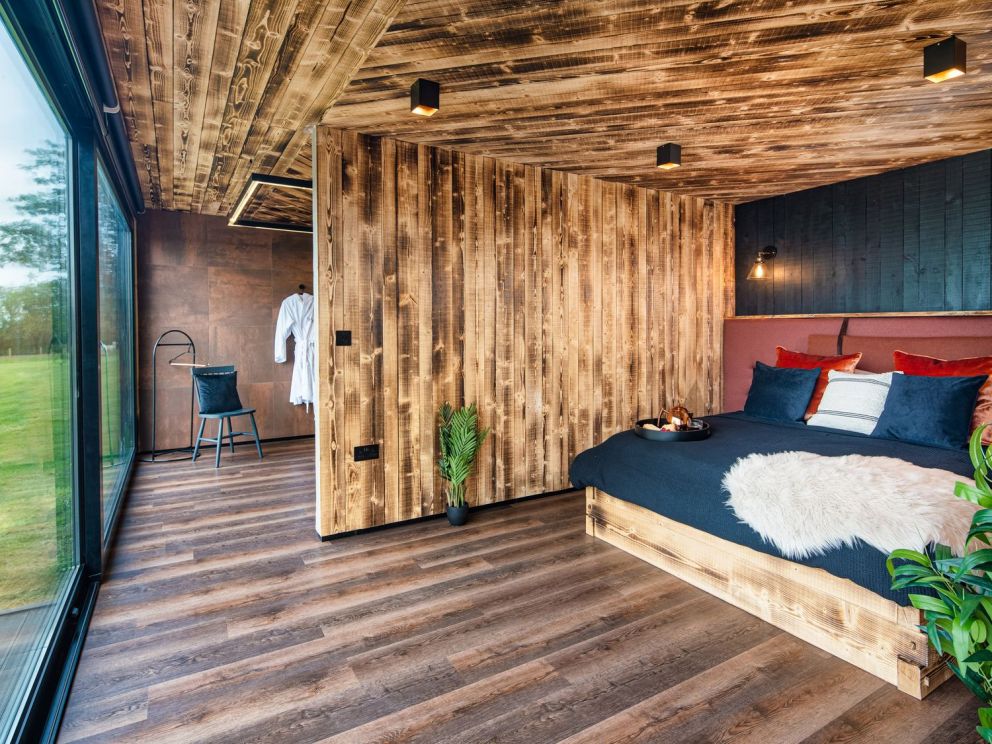 Rusty Boathouse - for rent in Mid-Wales lakeside with decking, jetty and hot tub