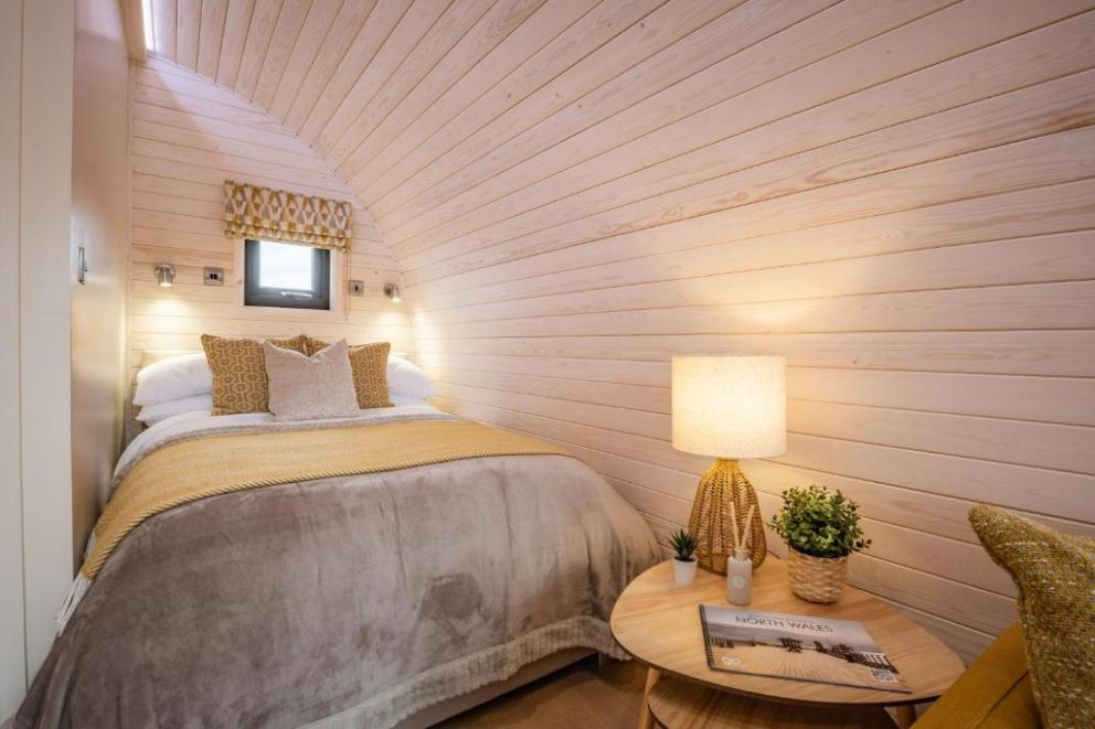 Tan Y Bryn Glamping, Conwy - glamping pods and huts with hot tub, wheelchair accessible, close to the beach