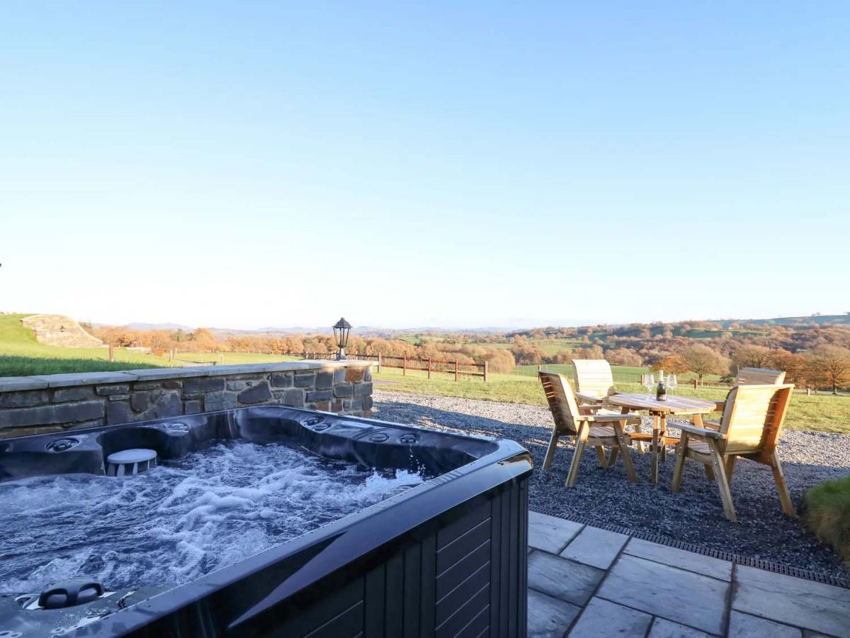 Tan y Wawr Onnen Llanfair Caereinion, Powys Self Catering Holiday