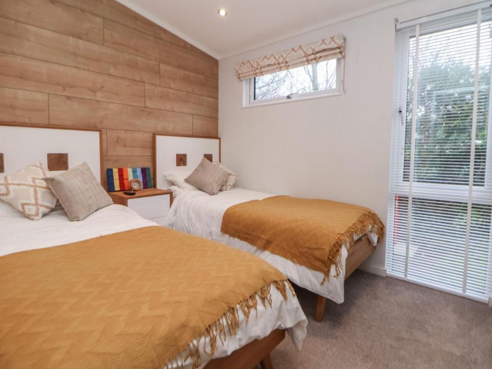 The Lodge @ Racecourse House, hot tub lodge in North Wales