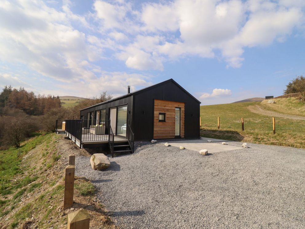 The Sheep Shed in mid Wales - for rent with woodburner and hot tub