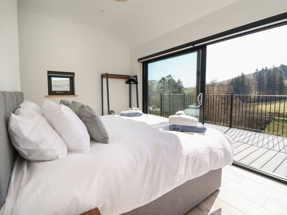 The Sheep Shed in mid Wales - for rent with woodburner and hot tub