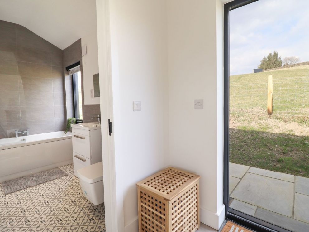 The Sheep Shed in mid Wales - for rent with woodburner and hot tub