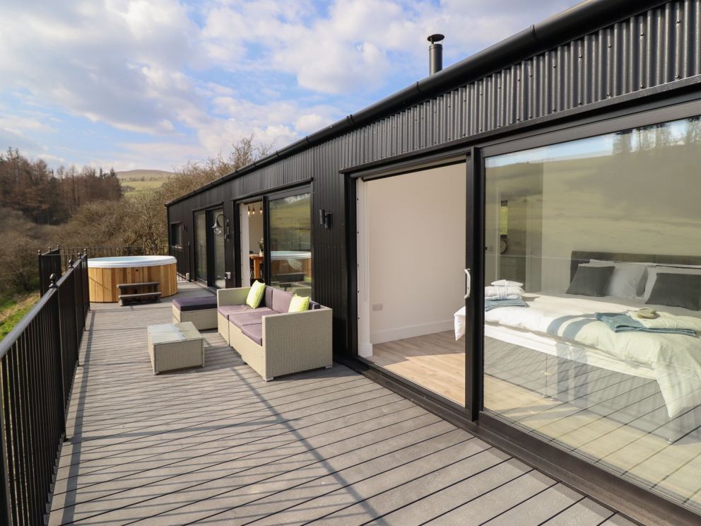 The Sheep Shed in mid Wales - for rent with woodburner and hot tub