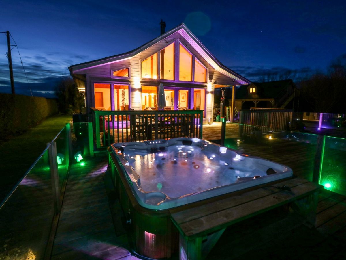 Holiday lodges with hot tubs in England, Scotland and Wales