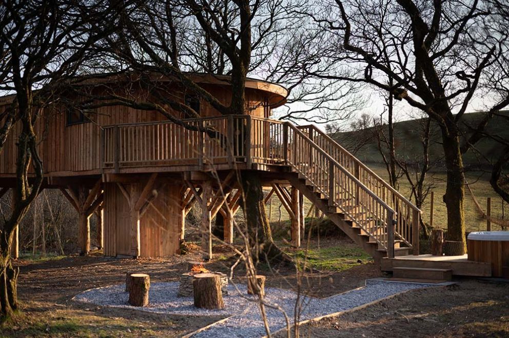 Ty'r Derw Treehouse in Mid Wales