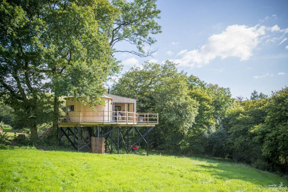 Tyr Onnen Treehouse Wales