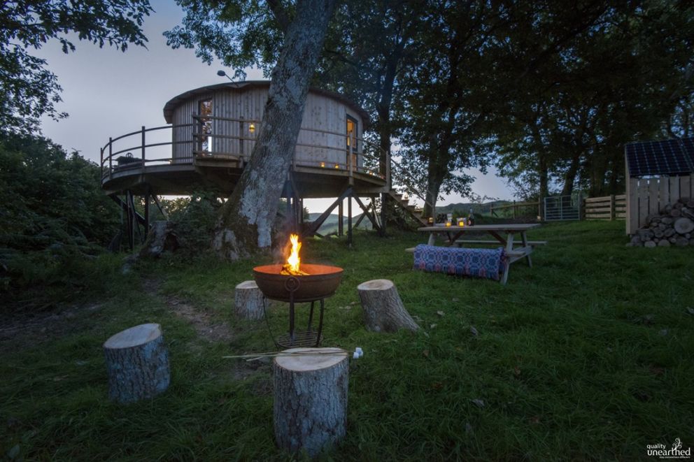 Tyr Onnen Treehouse Wales